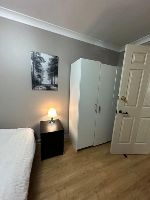A 2 Standard Bedrooms Flat London Eksteriør bilde