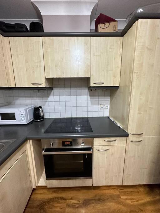 A 2 Standard Bedrooms Flat London Eksteriør bilde