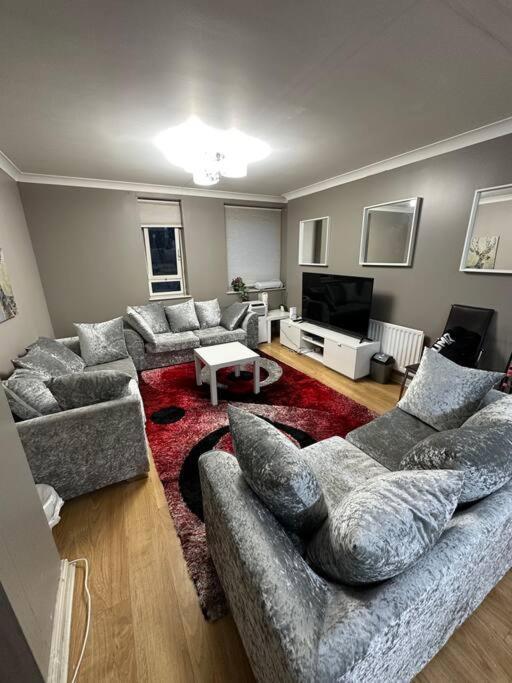 A 2 Standard Bedrooms Flat London Eksteriør bilde