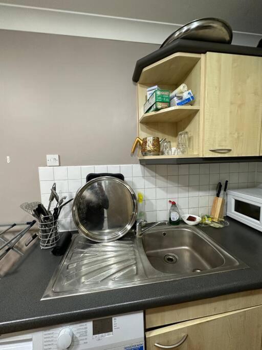 A 2 Standard Bedrooms Flat London Eksteriør bilde