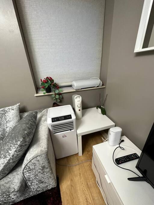 A 2 Standard Bedrooms Flat London Eksteriør bilde